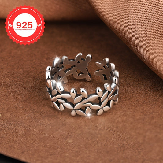 Vintage Leaf Ring in 925 Silver with Adjustable Open Band, Lightweight at 4g. Featuring a Stylish Hollow-Out Design and Bohemian Style, plated in 18K Gold. This Unisex Jewelry piece is perfect for Daily Wear, Parties, and Gifts. An Elegant All-Season