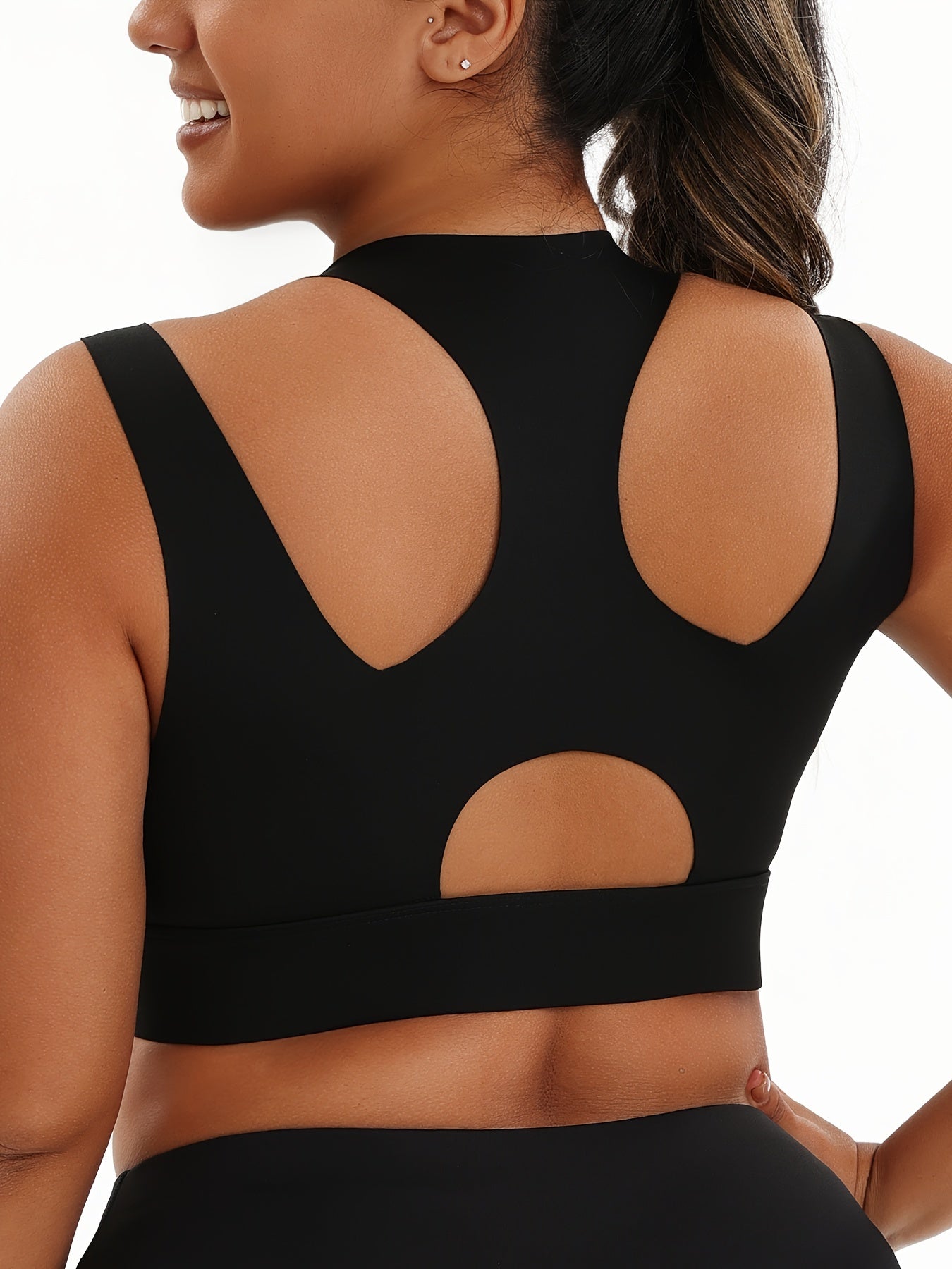 Plus Size Sports Bra with Front Zip Closure, High Support for Fitness, Breathable and Comfortable Active Wear for Basketball and Yoga.