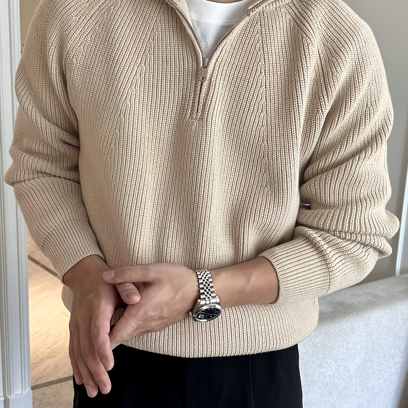 Casual pullover sweater for men with zipper, made of polyester stretch knit, crew neck, regular fit, suitable for fall/winter.