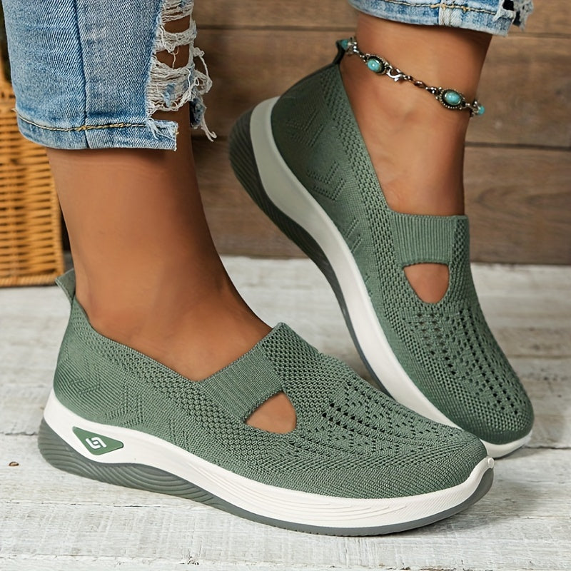 Taizhou women's slip-on sneakers are breathable and lightweight, featuring a rubber sole and fabric insole. No embellishments. Vintage style for all-season comfort, hand washable.