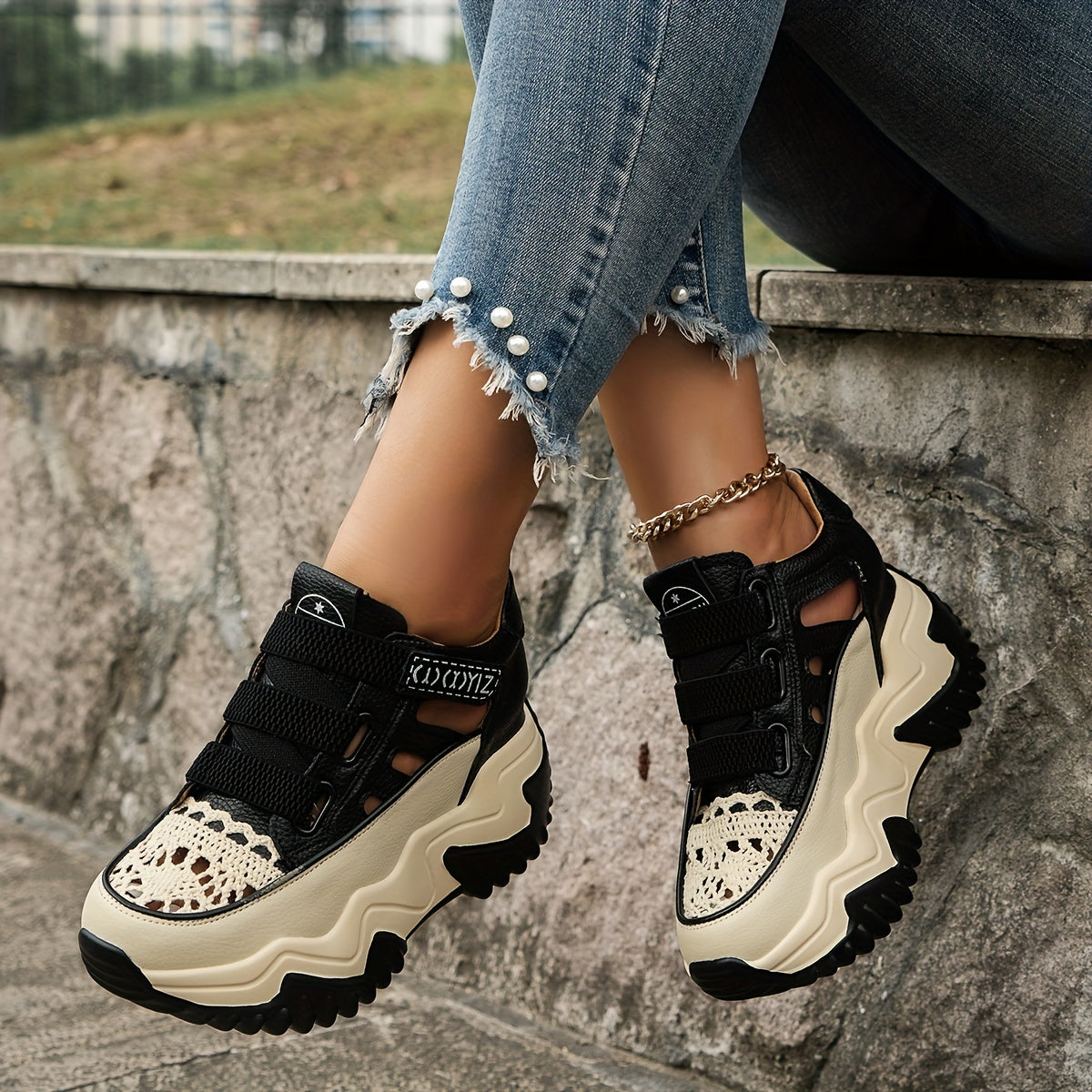 AOGULA Women's Sneakers from Summer 2023 Collection: Casual thick-sole shoes with hidden height increase, versatile and comfortable faux cover.