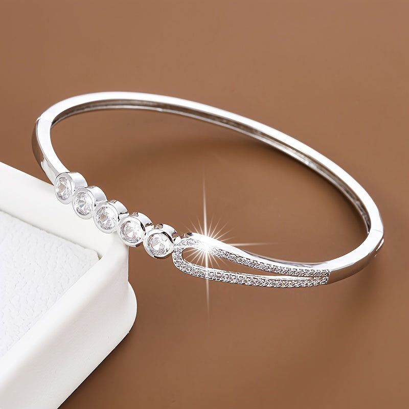 A bracelet for women featuring a circular bead ring clasp adorned with zirconia stones.