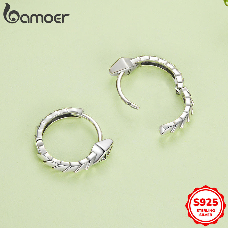 These snake hoop earrings have a vintage Western style, made for women from 925 sterling silver and featuring a cubic zirconia inlay. With a lightweight design of 3.1g, they are ideal for both daily wear and festive occasions. Allergy-friendly and in