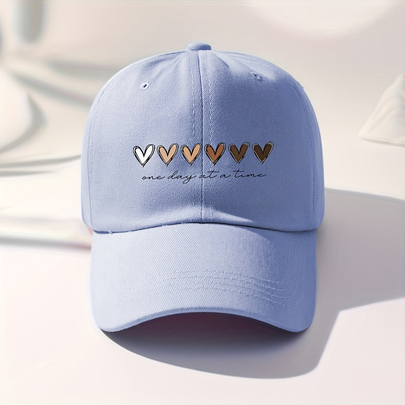 Adjustable heart gradient baseball cap, suitable for outdoor activities and golf.