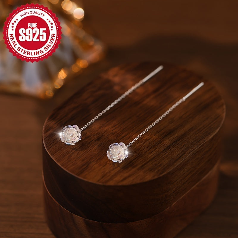 These sophisticated and minimalist tassel earrings feature white roses and are crafted in S925 silver for women. Each pair weighs just 0.7g, making them perfect for everyday wear with a low risk of allergies.