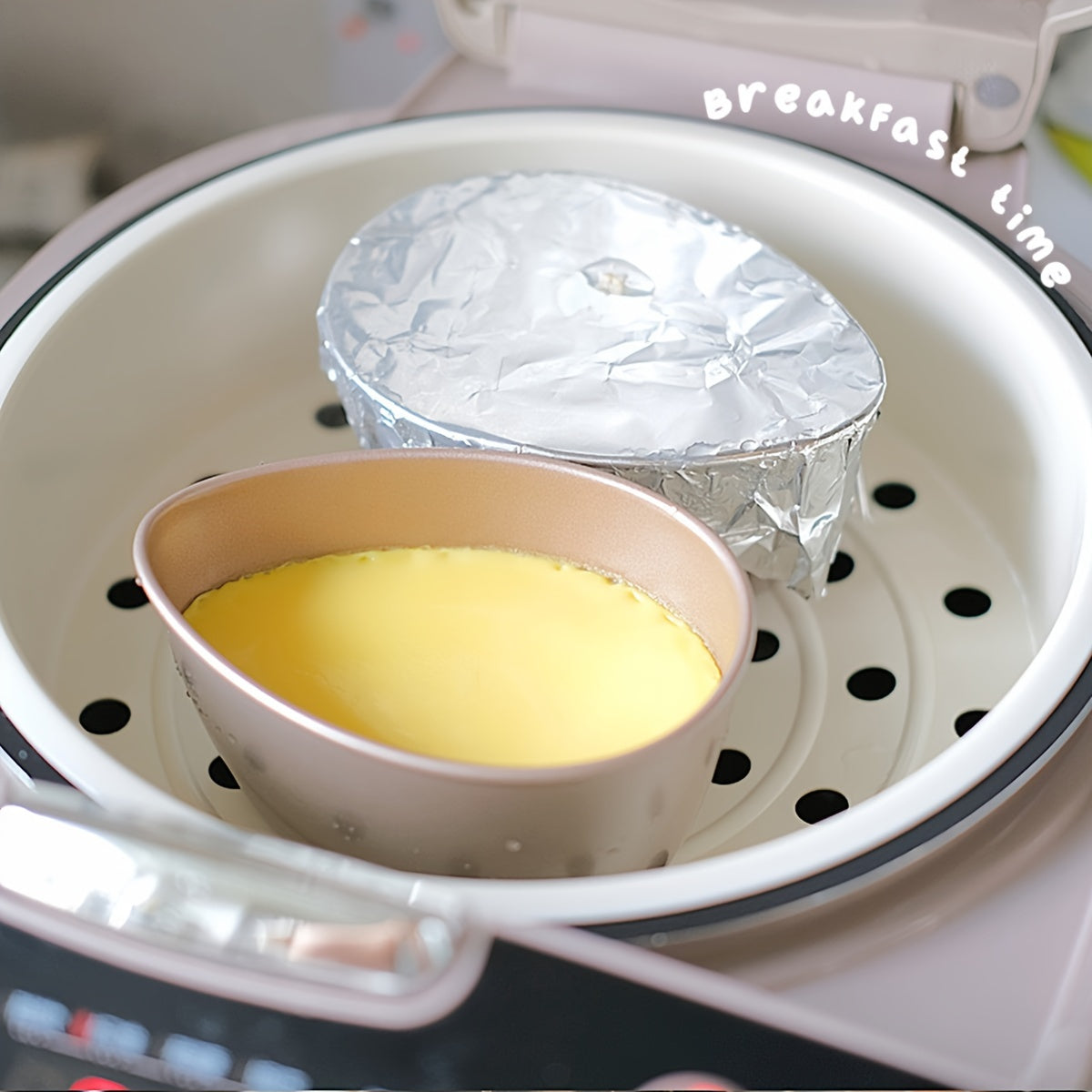 One bowl for steaming eggs made of carbon steel, non-sticky, and easy to clean. Ideal for poached egg stew, egg custard, pudding cake, and other steamed egg recipes.