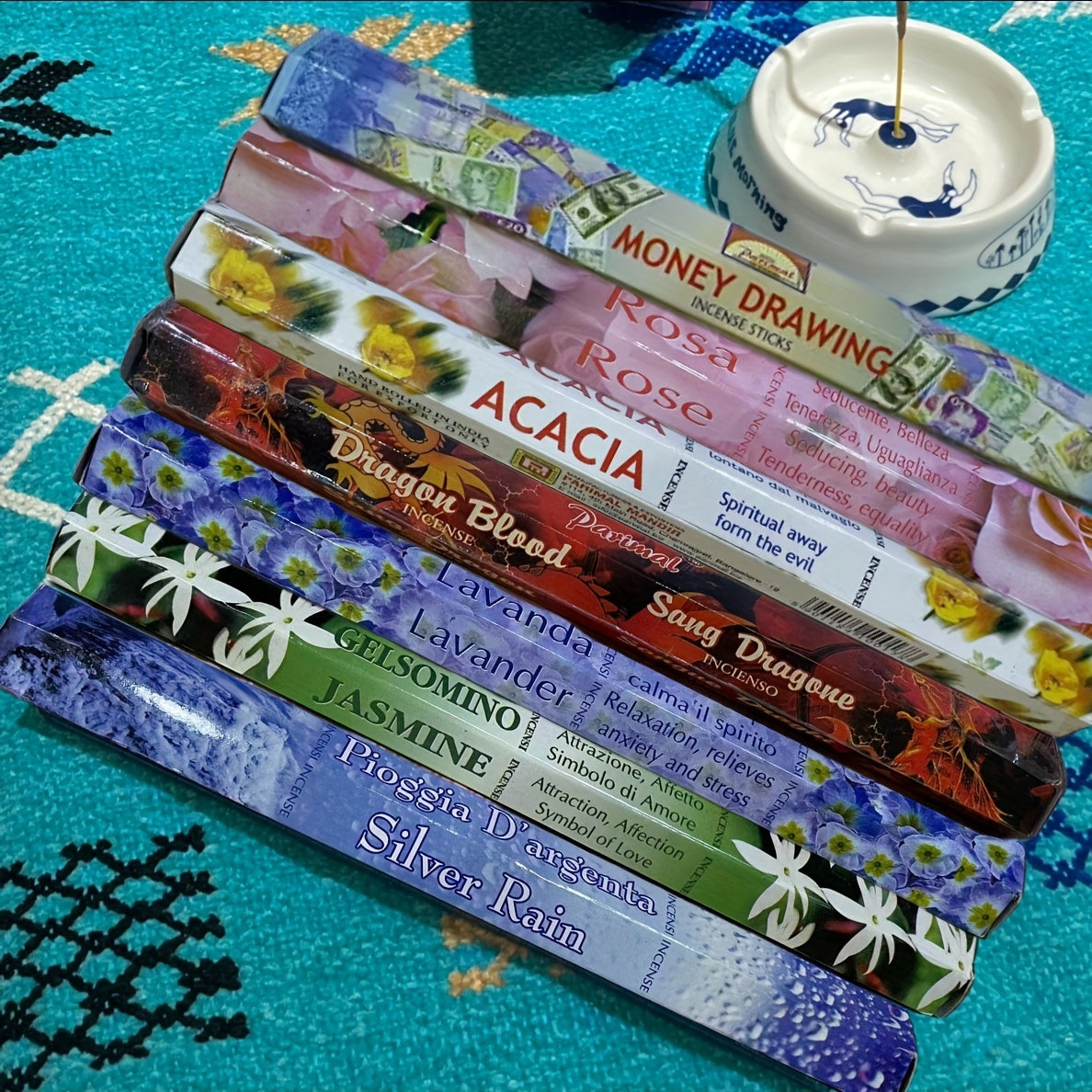 A box of 20 high-quality incense sticks ideal for attracting wealth, purifying the home, yoga, meditation, decoration, house cleaning, and clearing negative energy in homes or offices.