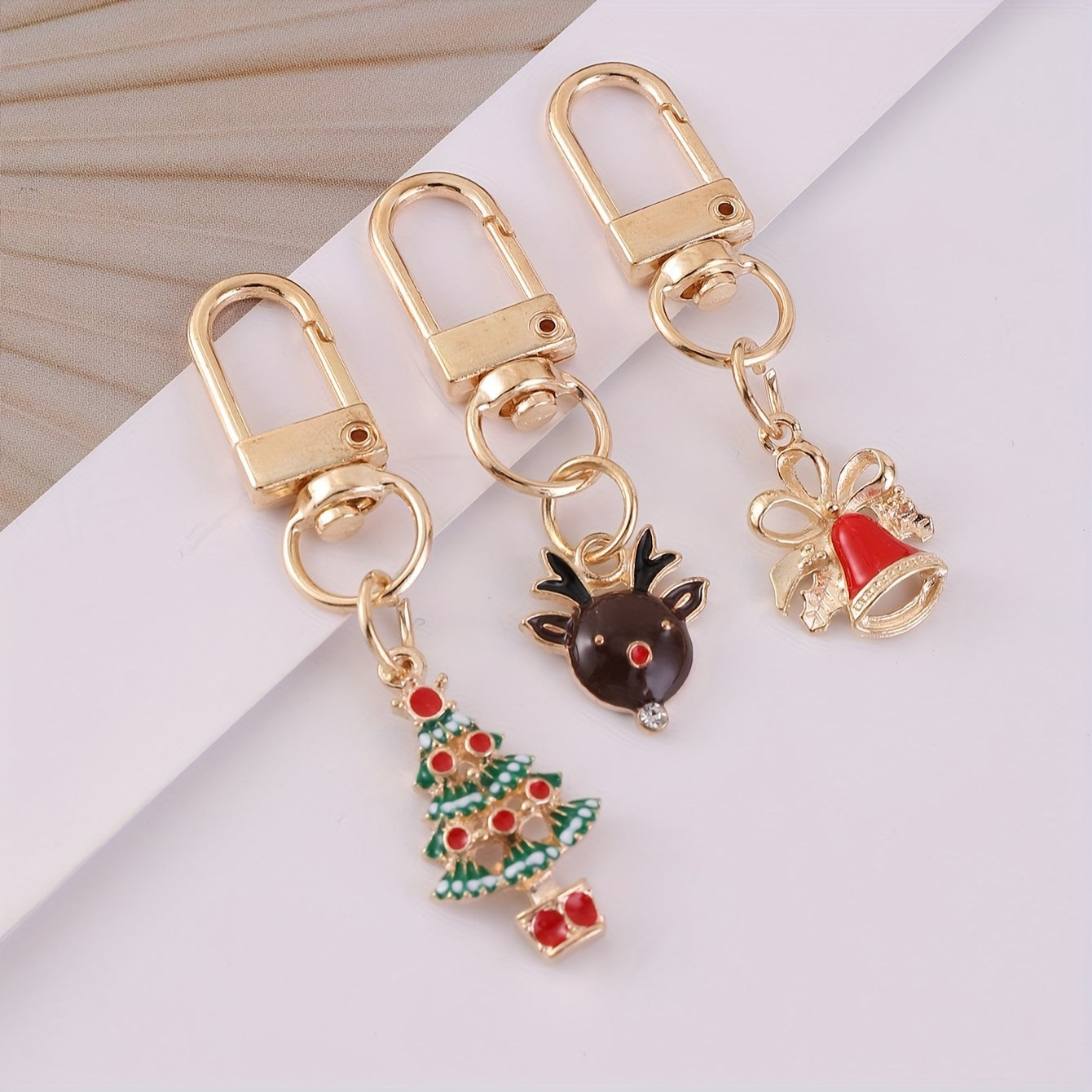 Set of 10 Christmas Drop Oil Alloy Keychains, Adorable & Fashionable Jewelry for Women, Perfect Holiday Party Decoration Gift