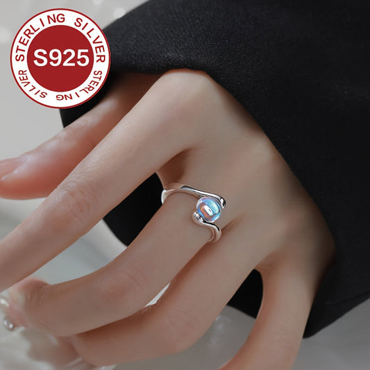 This elegant women's ring is crafted from 925 hypoallergenic material and features a minimalist design that exudes luxury and fashion. It is the perfect gift for Valentine's Day or Mother's Day and comes in a beautiful anti-oxidation gift box, weighing