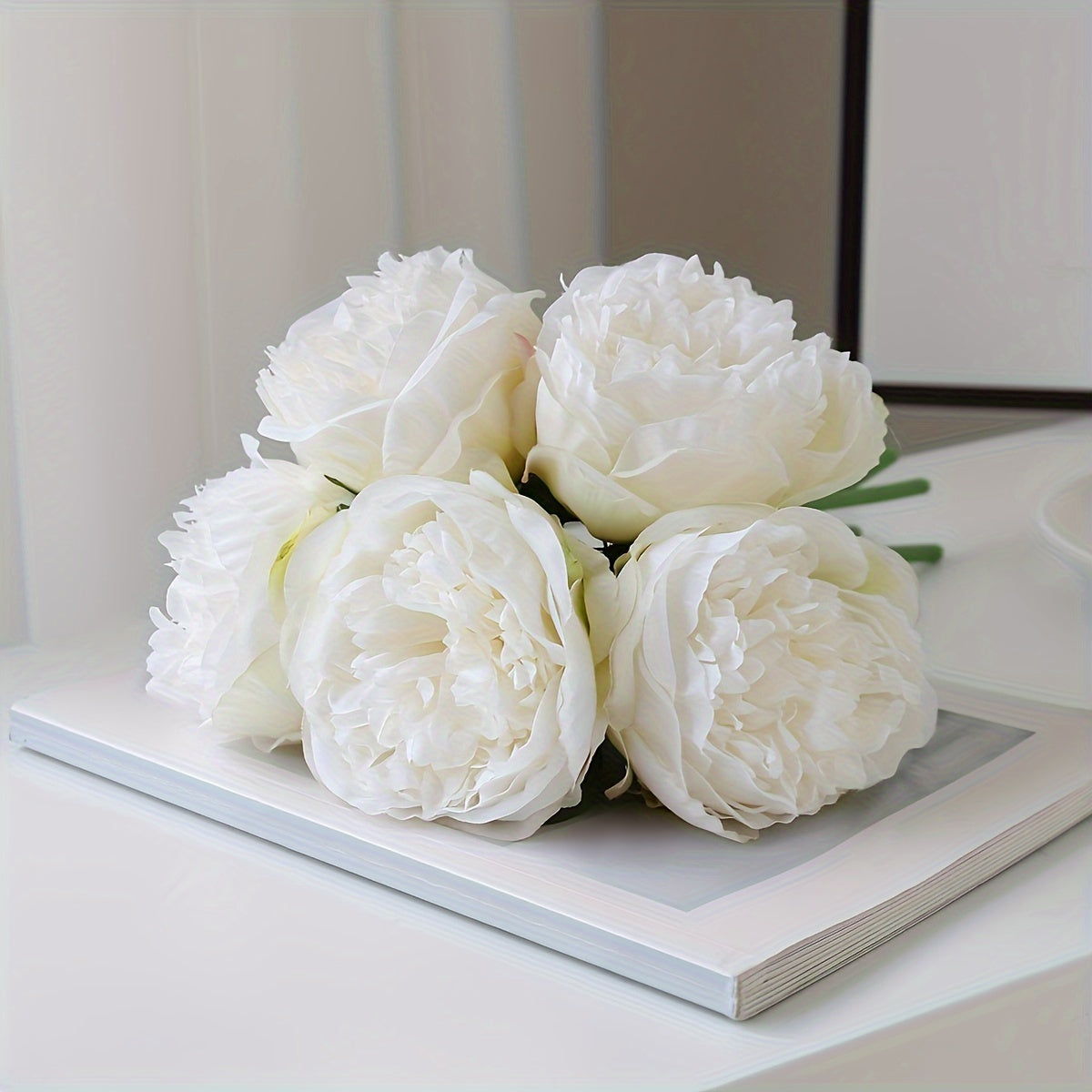 5 artificial white peonies with wire stems, 32cm in length, for various occasions like weddings, home decor, and holidays. Perfect for Valentine's Day, Mother's Day, and National Nurses Day.