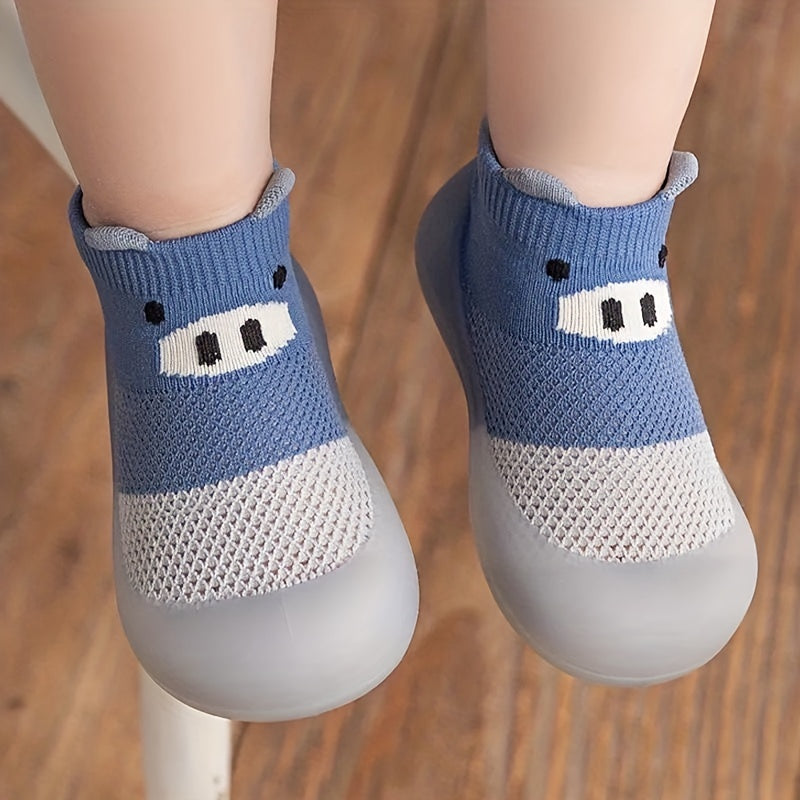 Pig-themed shoes for year-round comfort.