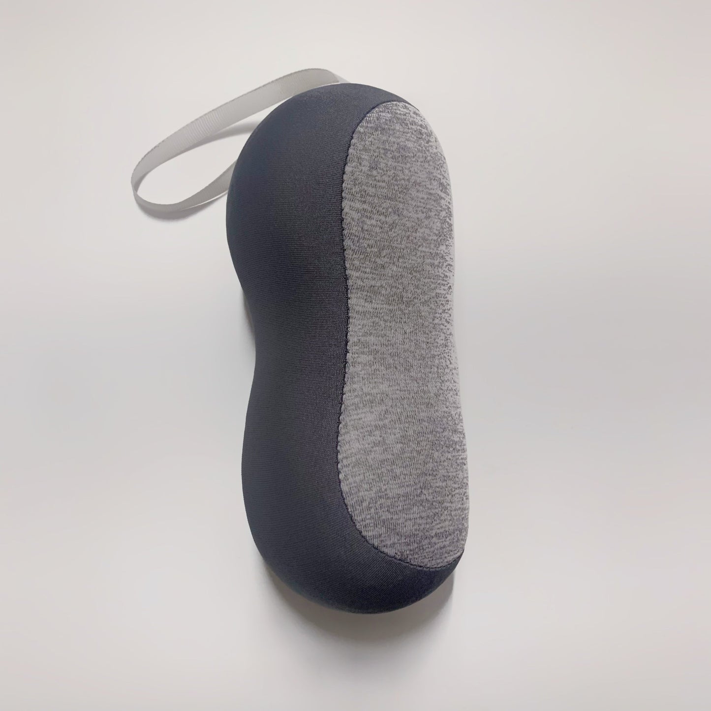 Mini neck pillow with portable Tsutsu U-shaped design, perfect for adults to use while traveling, sleeping, or working in the office.