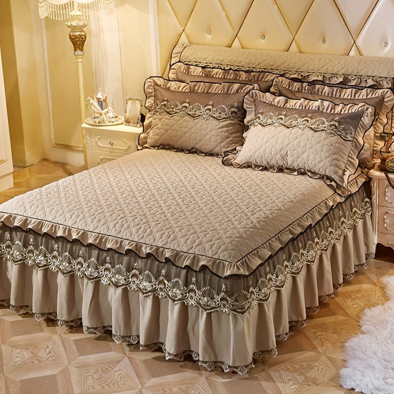 3-piece set of solid color quilted sandwich love quilt with high-rise lace bed skirt. Includes 1 bed skirt and 2 pillowcases. Multi-layer lace embellishment, fashionable and beautiful.