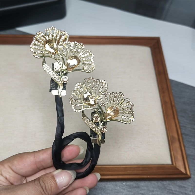 Vintage style Ginkgo Leaf Hair Clip available in silvery and blue options, perfect for stylish updo and bun hairstyles.