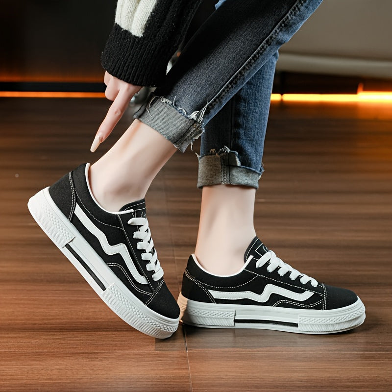 New breathable canvas shoes for women in spring and summer - trendy and versatile low-top casual board shoes for 2024.