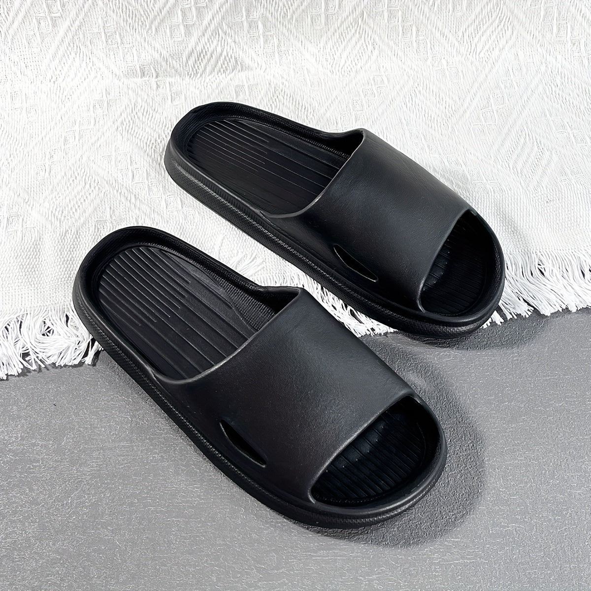 Men's open-toe slippers with solid color, breathable, non-slip, and durable EVA material, anti-odor.