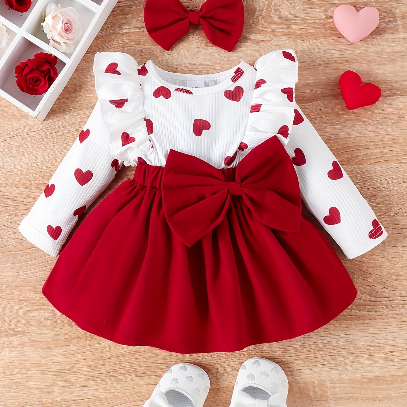 Baby girls will adore this comfortable, love print long sleeve color block dress for banquets.