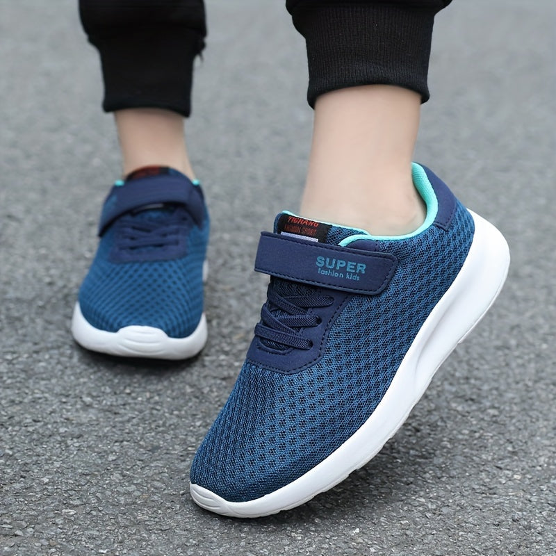 Blue mesh sneakers for boys, ideal for outdoor activities in spring and summer.