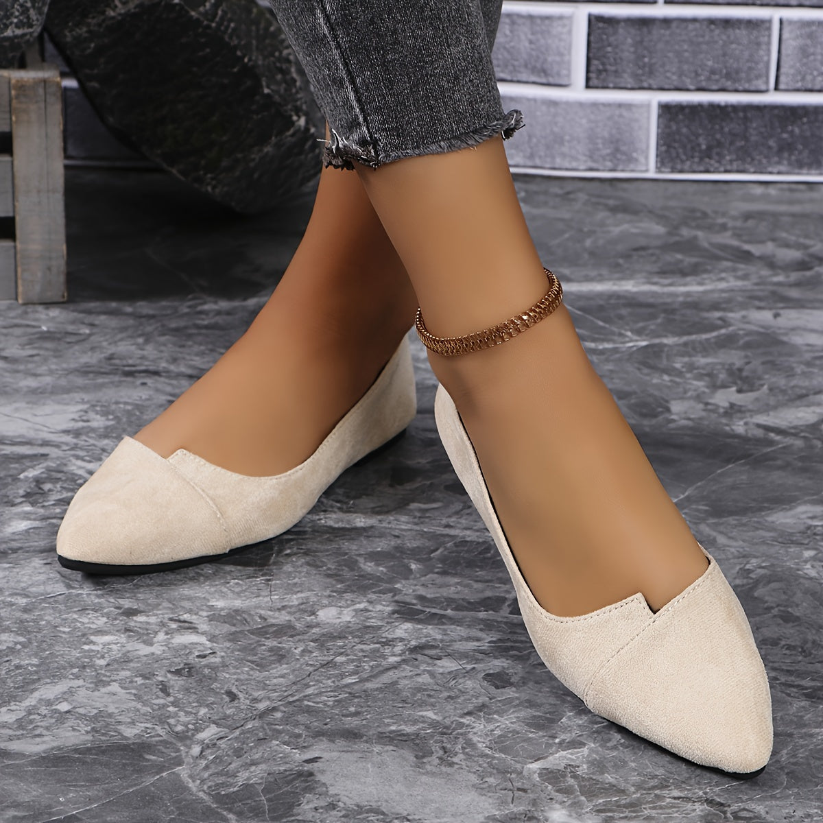 Elegant, lightweight solid color flats for women - perfect for daily wear.