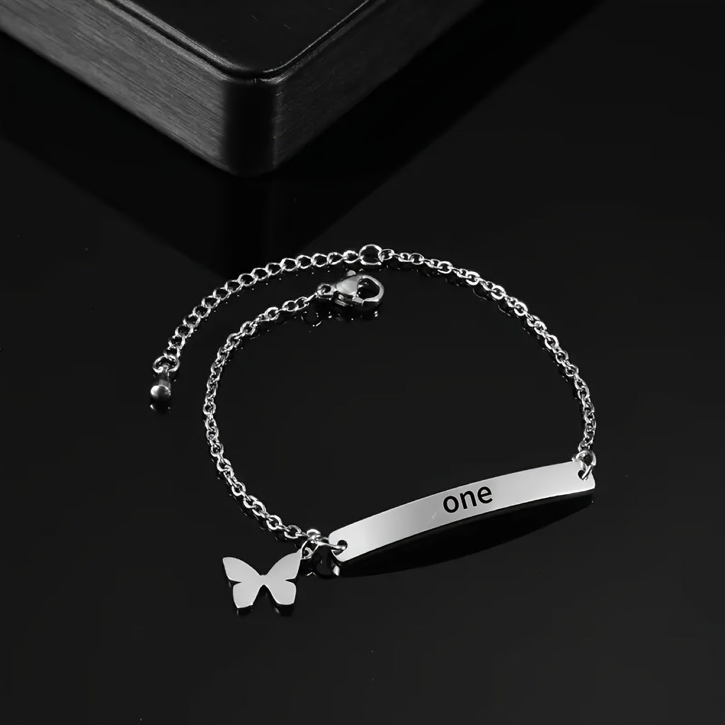 Elegant Minimalist Custom Name Bracelet for Women, Made of Stainless Steel with Heart and Star Charms. Ideal Gift for Any Occasion. Personalized and Suitable for Giving. Add a Touch of Bling to Your Look.