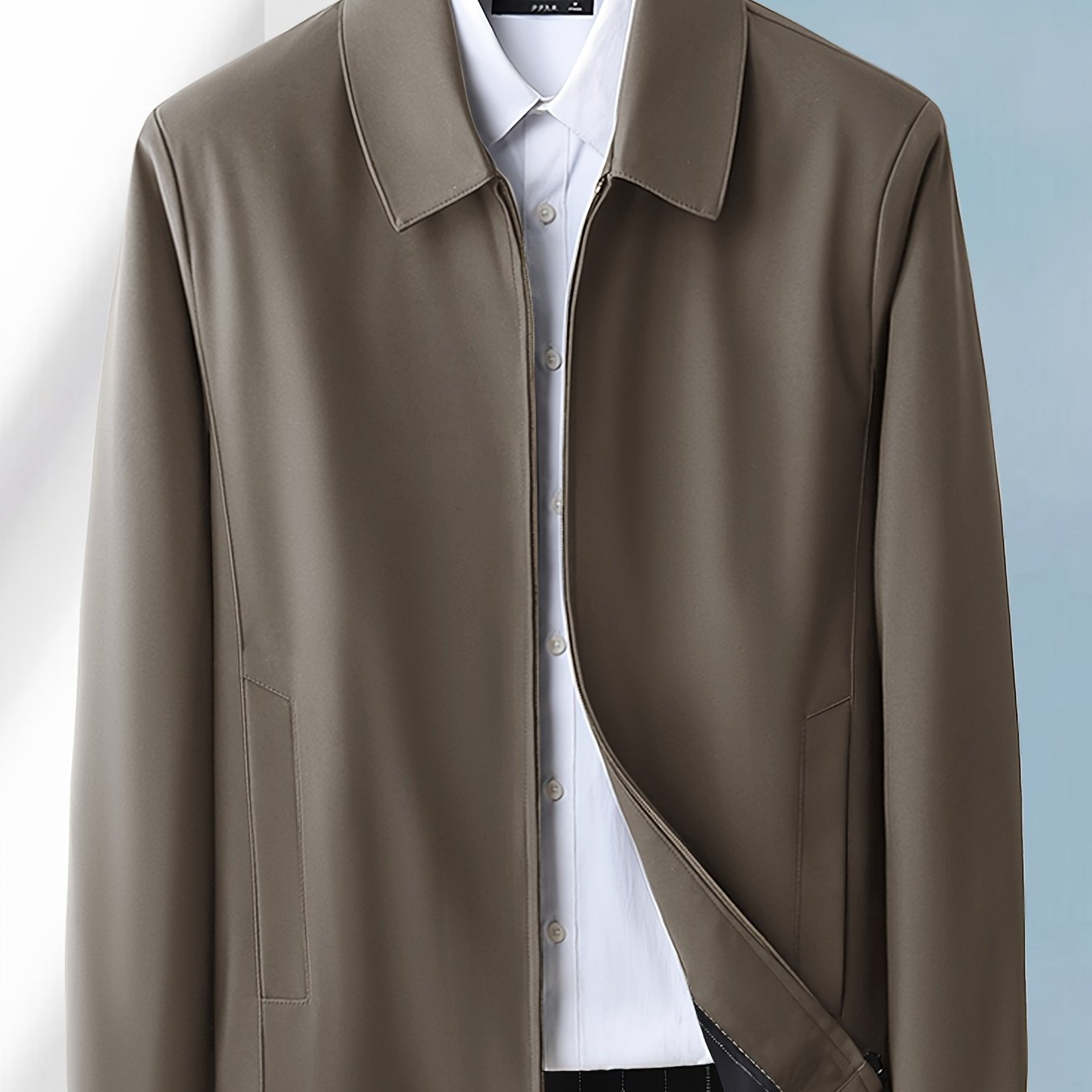 Solid color polyester jacket for men, regular fit with long sleeves, lapel collar, zipper closure, non-stretch fabric, suitable for all seasons and casual weekend wear.