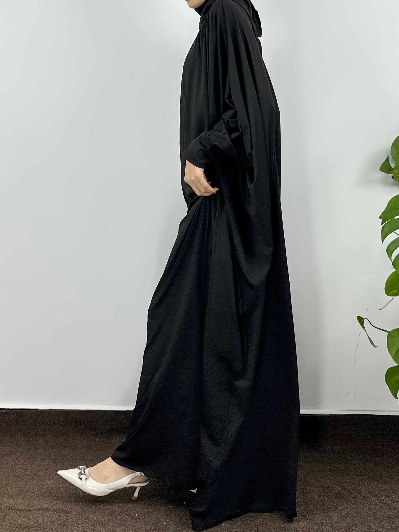 Loose hooded maxi burqa in solid color, long sleeve casual design for women