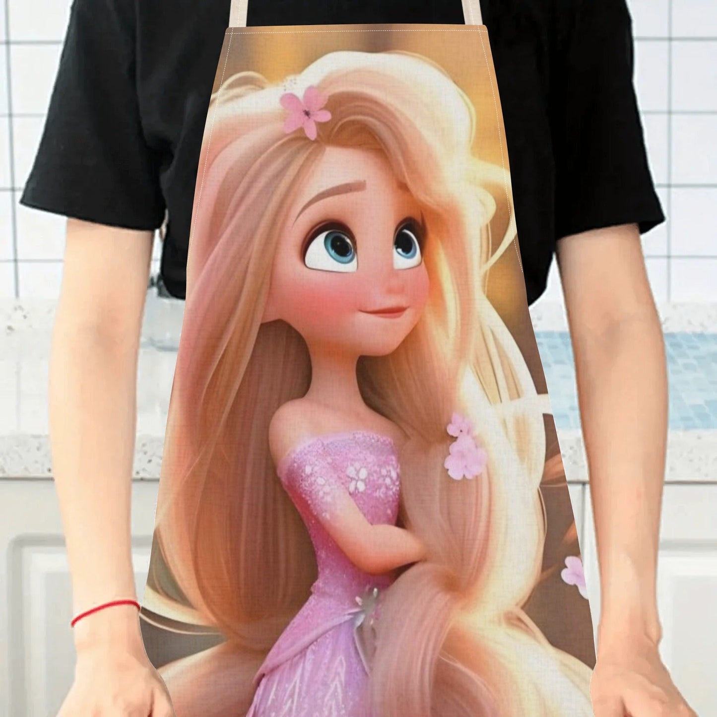 Disney has licensed a stylish waterproof apron with a cute cartoon design of Princess Elsa. It is both beautiful and fashionable, while also simple, making it suitable for hotels, supermarkets, restaurants, fruit shops, milk tea stalls, and general home