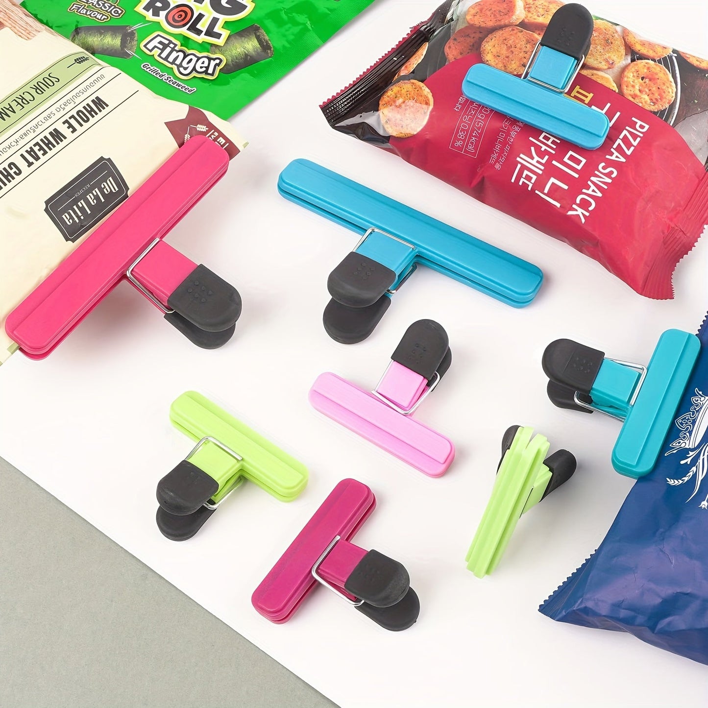 Set of 6 Food Bag Sealing Clips for Moisture-proof Storage. These Reusable and Durable Clamps are perfect for sealing snack bags, photos, and chip bags at home, in the office, or at school. Ideal for home organizers and storage solutions. A must-have