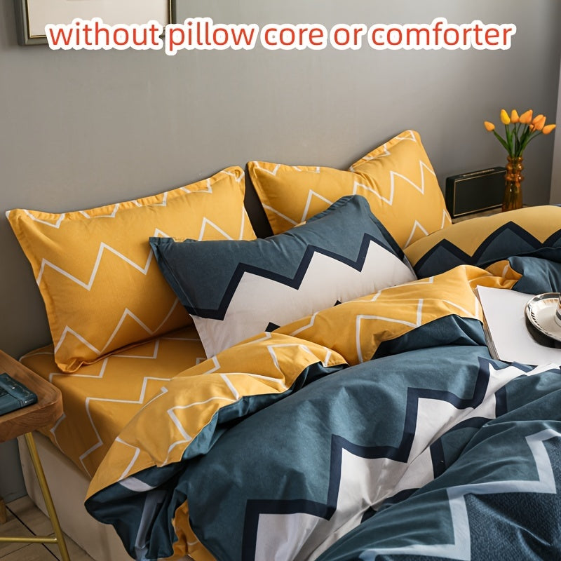 4-piece duvet cover set with wave pattern print. Includes duvet cover, flat sheet, and 2 pillowcases. Soft and comfortable for all seasons. Perfect for bedrooms or guest rooms.