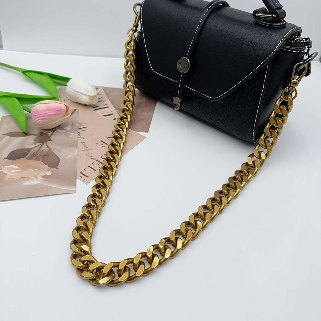 Vintage Style Detachable Shoulder Strap for Women's Handbags, made of sturdy Aluminum with Multi-Layer Oil-Proof craftsmanship. Resistant to rust, this Tabletop Accessory is durable and stylish.