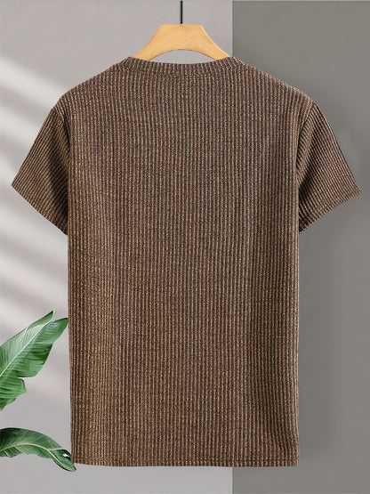 Men's short-sleeve T-shirt with stylish jacquard knit and round neck, suitable for all seasons. High-quality top for men.