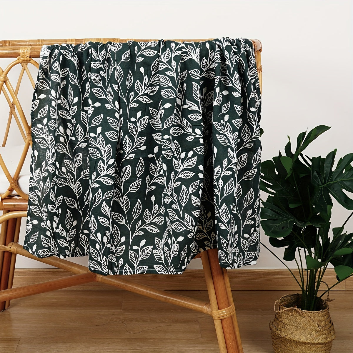 1 piece of Muslin Cotton Blanket, perfect for keeping cool in the summer. Ideal for using as an air conditioning quilt or as a cozy throw blanket in the living room.