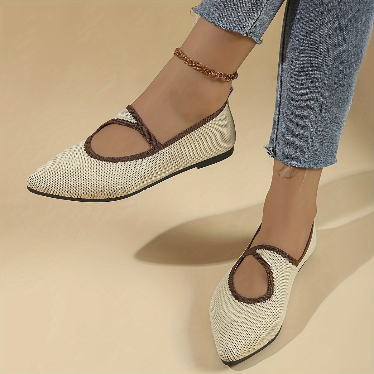 Stylish slip-on flats for women with breathable, comfortable pointed toe and soft sole suitable for all seasons.