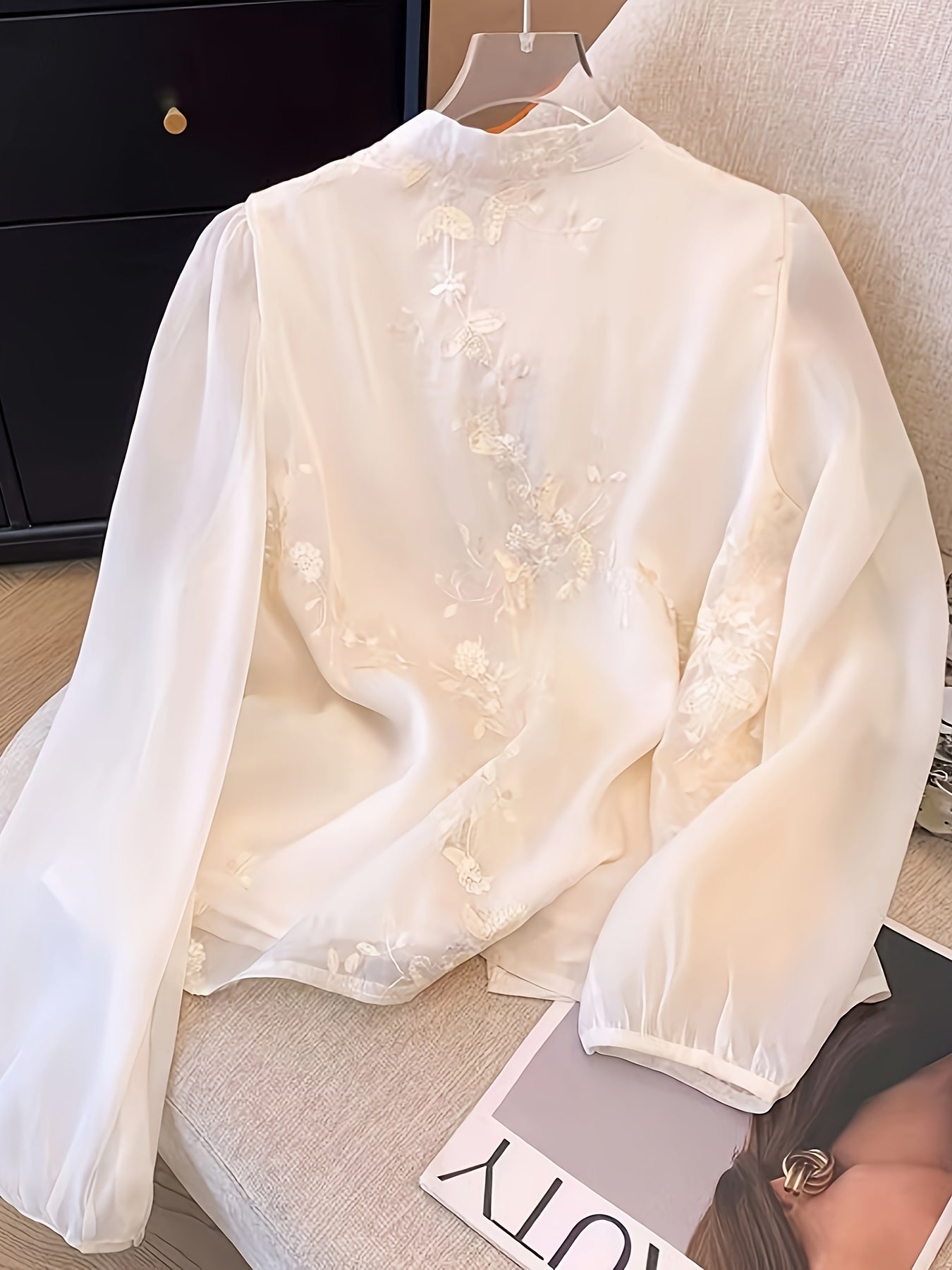 Women's embroidered long sleeve blouse with stand collar, made of 100% polyester woven shirting fabric. Lightweight at 100g/m², ideal for spring/summer fashion in a young style.