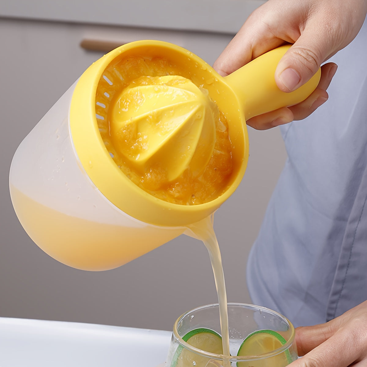 1 piece Citrus Juicer - Multifunctional Lemon and Orange Juicer with Built-in Measuring, Manual Hand Squeezer for Kitchen, a Creative Kitchen Accessory