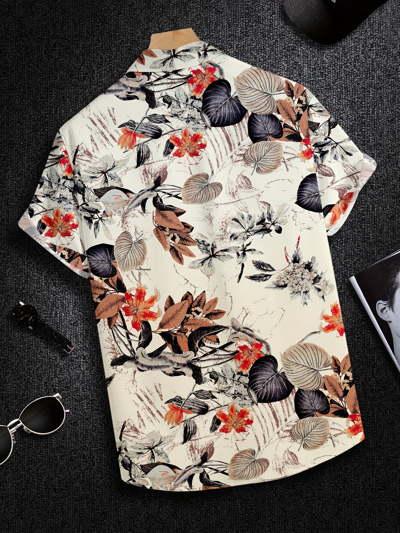 Men's casual short sleeve shirt with leaf print, made of breathable polyester, button-up style, ideal for vacation and casual wear.