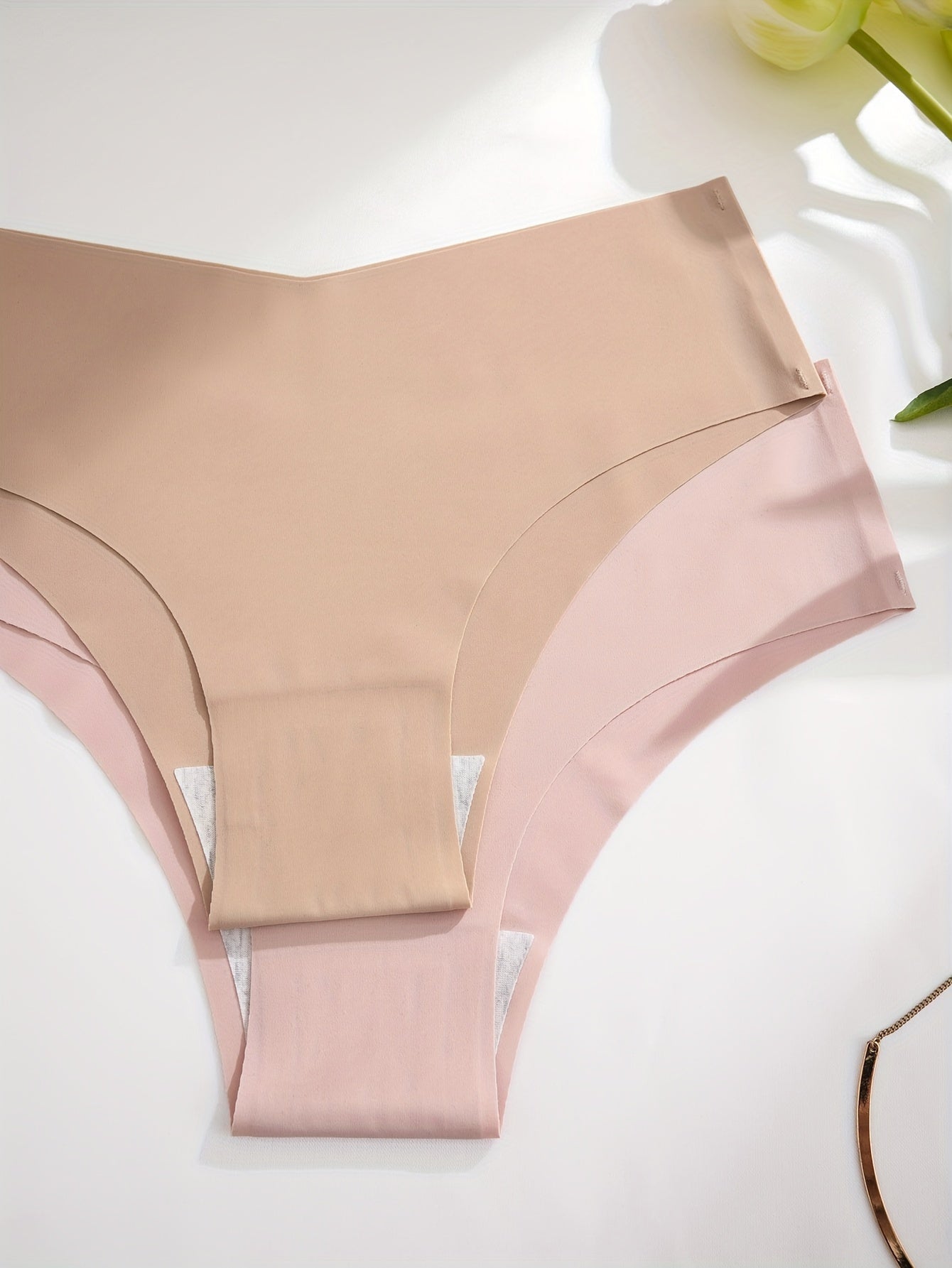 5 solid briefs for women, comfortable and breathable lingerie.