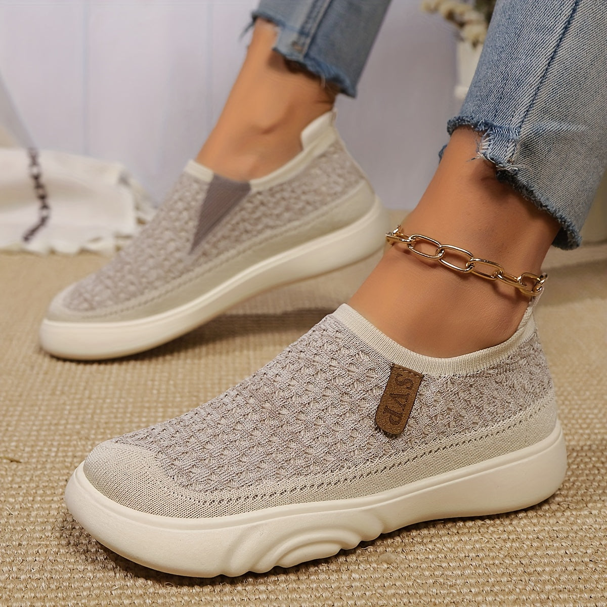 Breathable knit loafers for women with soft sole and round toe - ideal for all seasons.