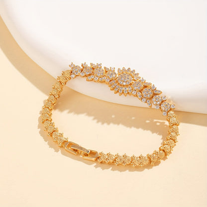 Elegant and opulent, this Indian-inspired high-end bracelet features a stunning crab-shaped design with full-drill detailing in your choice of golden or silvery tones. Perfect for pairing with evening gowns, attending banquets, weddings, parties