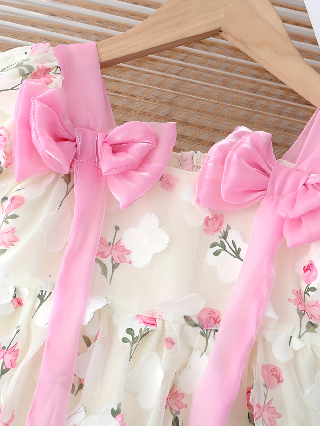 Girls 3D Flower Princess dress with short puff sleeves and bowknot detail for summer birthdays.