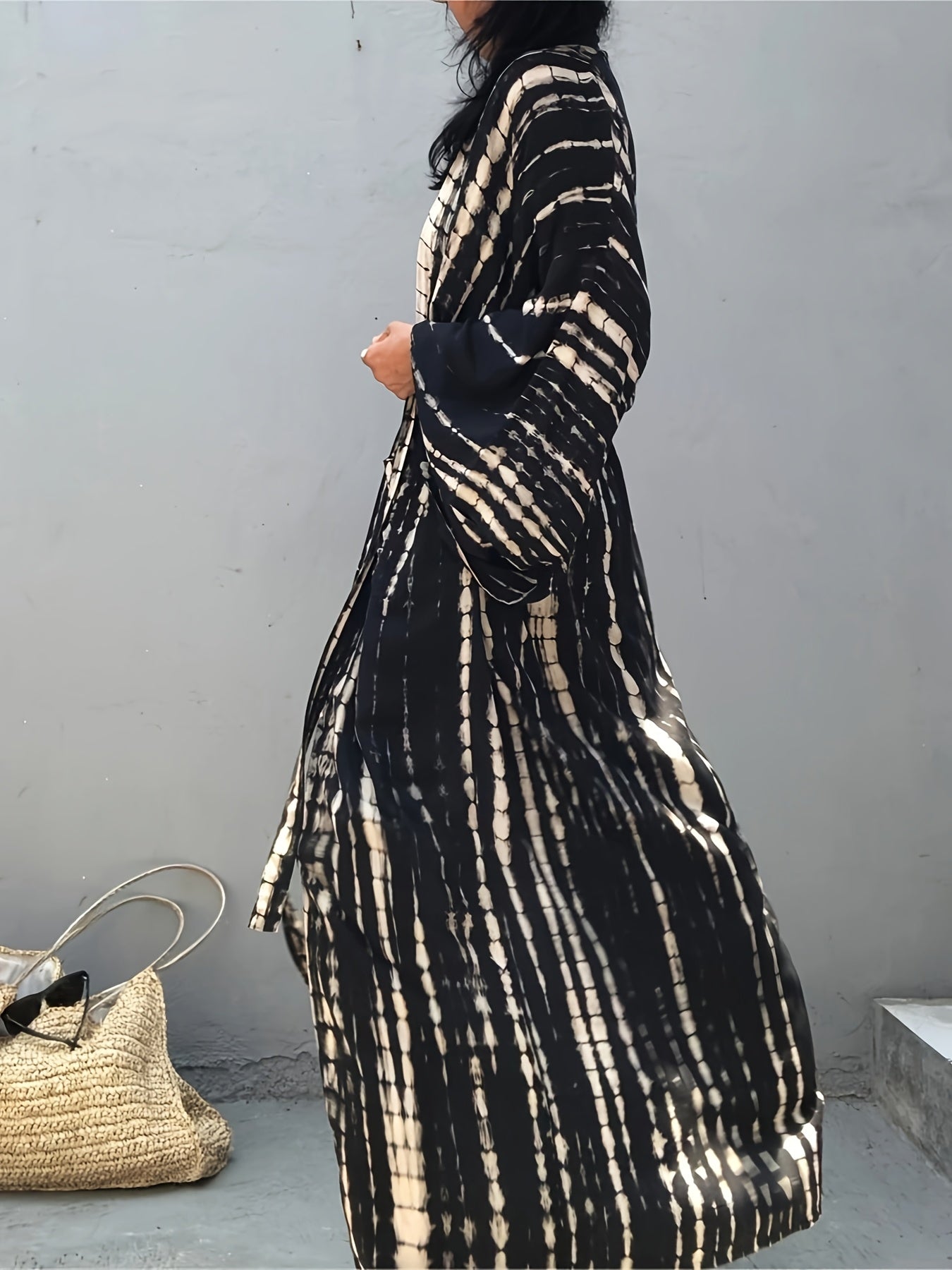 Women's boho style viscose kimono with striped print, open front, and belt. Made of non-stretch woven fabric, lightweight at 108g/㎡. Ideal for the beach vacation.