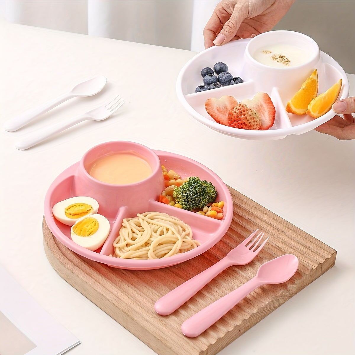 Round plastic breakfast plate with compartments, ideal for dieting and meal prep. Microwave-safe for easy heating. Great for salads, fruit, snacks, and appetizers.