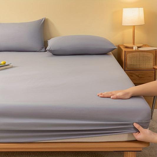 This soft and comfortable brushed fitted sheet in light grey is perfect for any bedroom, guest room, or student dorm. With a deep pocket design, this fitted bed sheet offers a snug and secure fit.