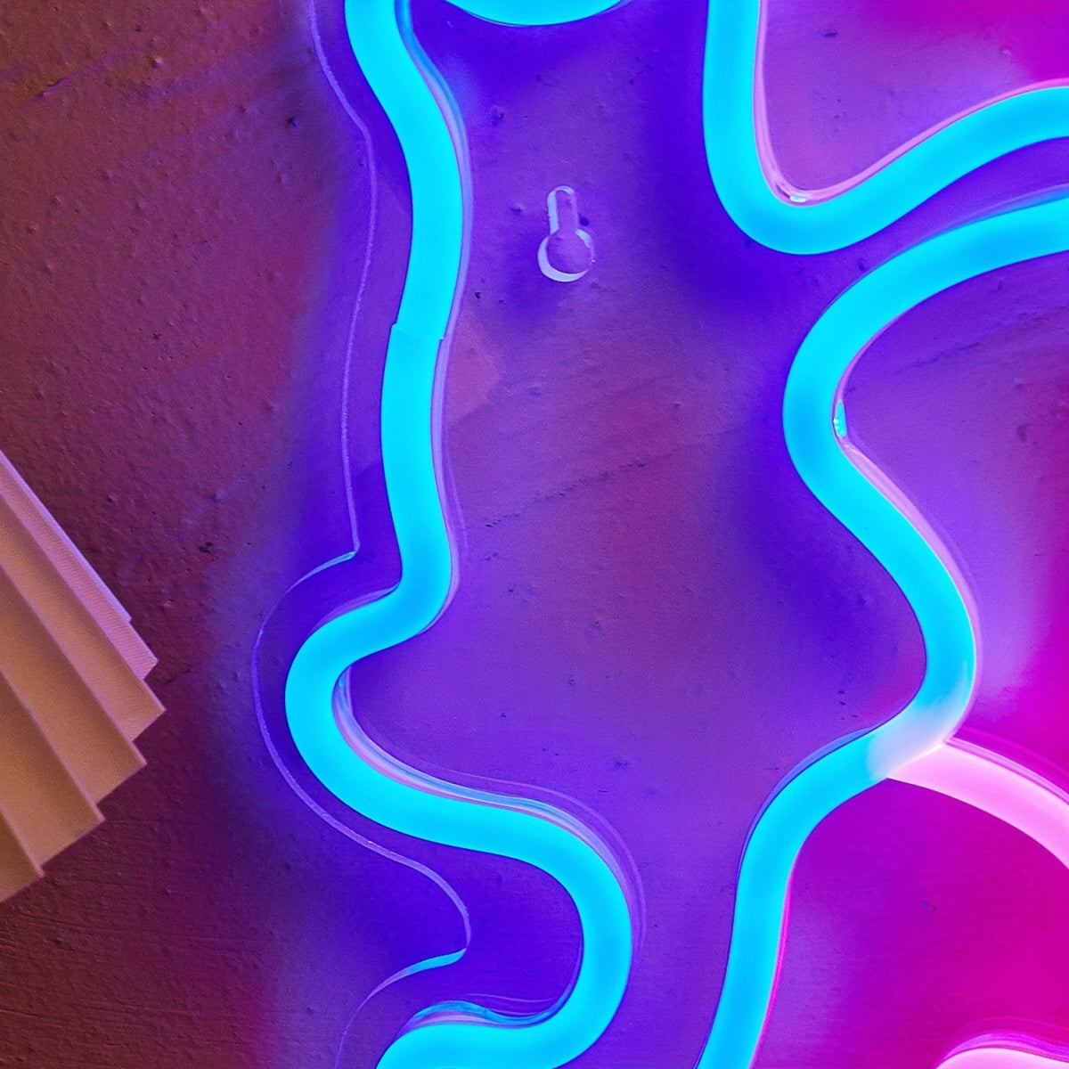 Cat shaped LED neon sign, USB powered for bedroom decoration, suitable for holiday and party decoration.