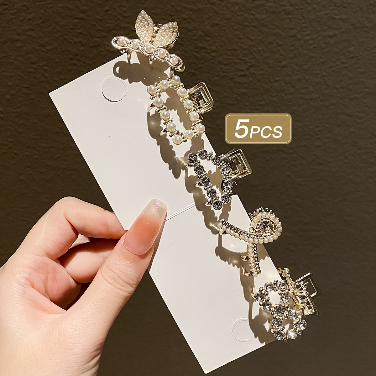 5 elegant hair clips with rhinestones and faux pearls in chic geometric design for girls. Made of alloy with sparkling accents, ideal for casual attire.