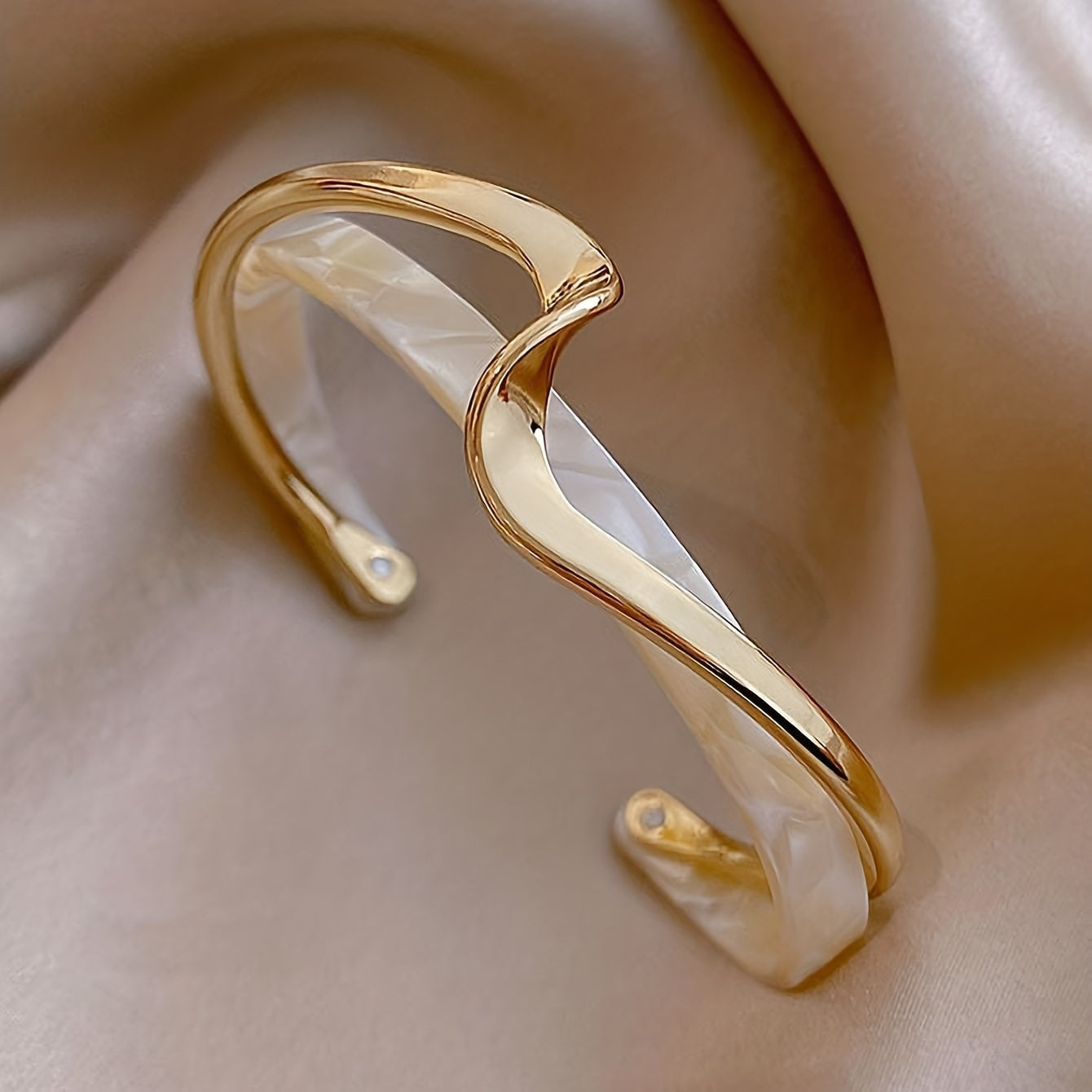 Wave-shaped cuff bangle with faux pearl inlay, featuring a minimalist style in 18K gold plating, ideal for women's jewelry collection