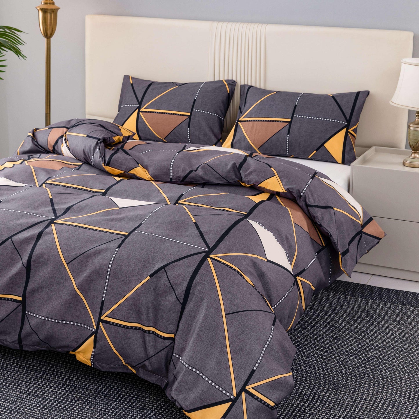 Geometric Pattern Bedding Set featuring a Duvet Cover and 2 Pillowcases made from Breathable All-Season Polyester. Zipper Closure for easy use. Machine Washable with Sanded Craftsmanship and Active Printing. Includes 3 pieces in total.