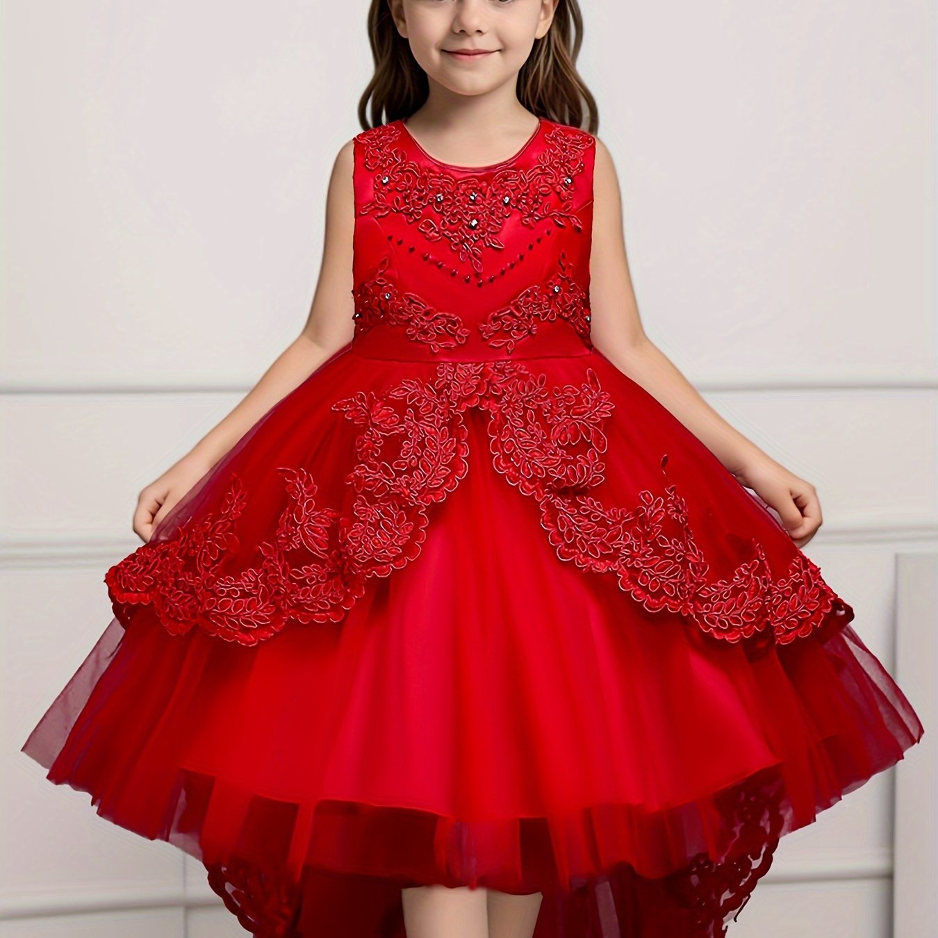 Girls' red princess dress with beaded embroidery and mesh tail, ideal for parties and weddings, made from a viscose/polyester blend.