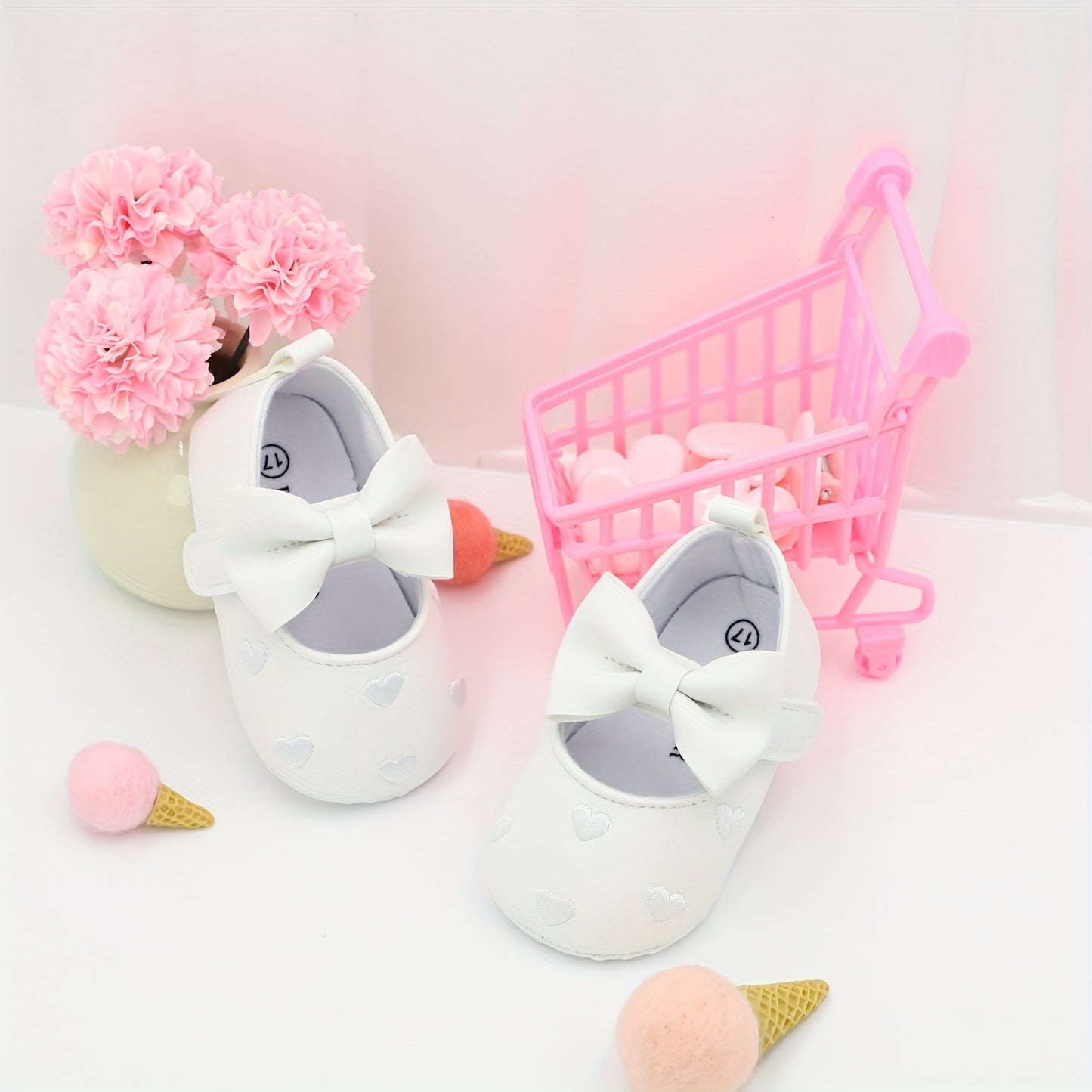 Embroidered heart Mary Jane walking shoes for baby princesses, ideal for leisure and parties in all seasons.