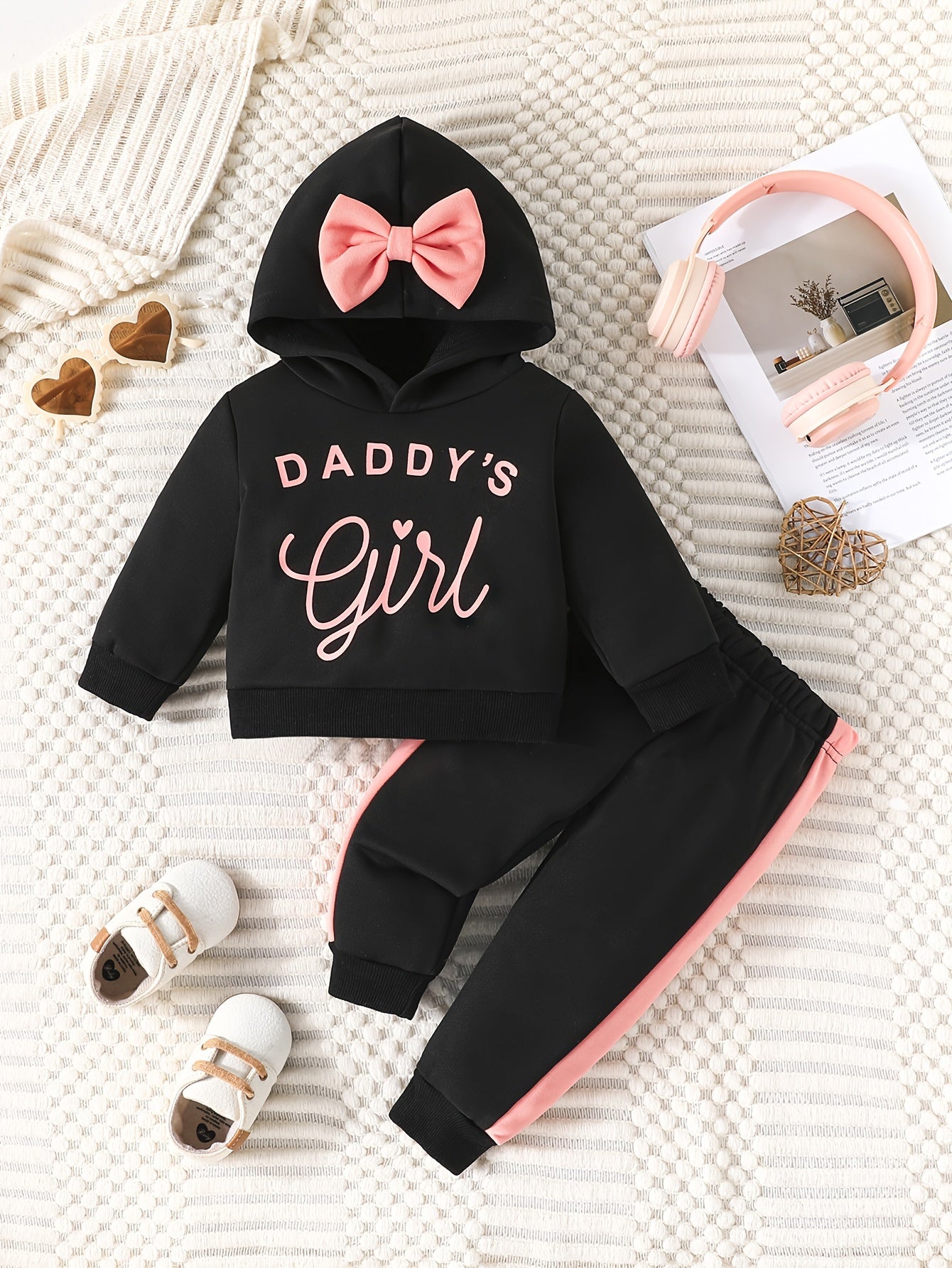 Two-piece baby girl casual fashion sports outfit with hooded sweatshirt and bow trousers for outdoor activities in spring and autumn.